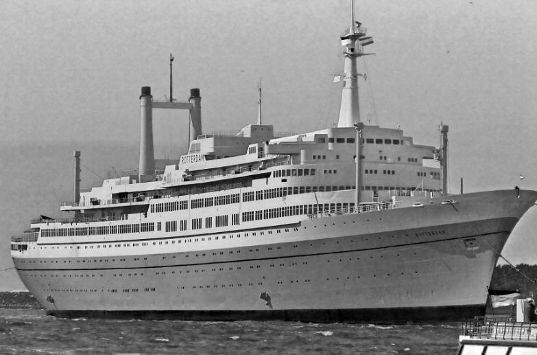 El antiguo Rotterdam V uno de los buques de crucero más populares del mundo, museo flotante en la actualidad en Rotterdam (Holanda)
